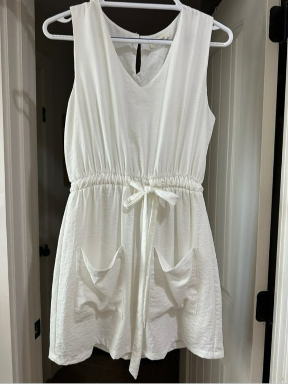 White Sleeveless Tie-Waist Pocket Dress- Medium- White